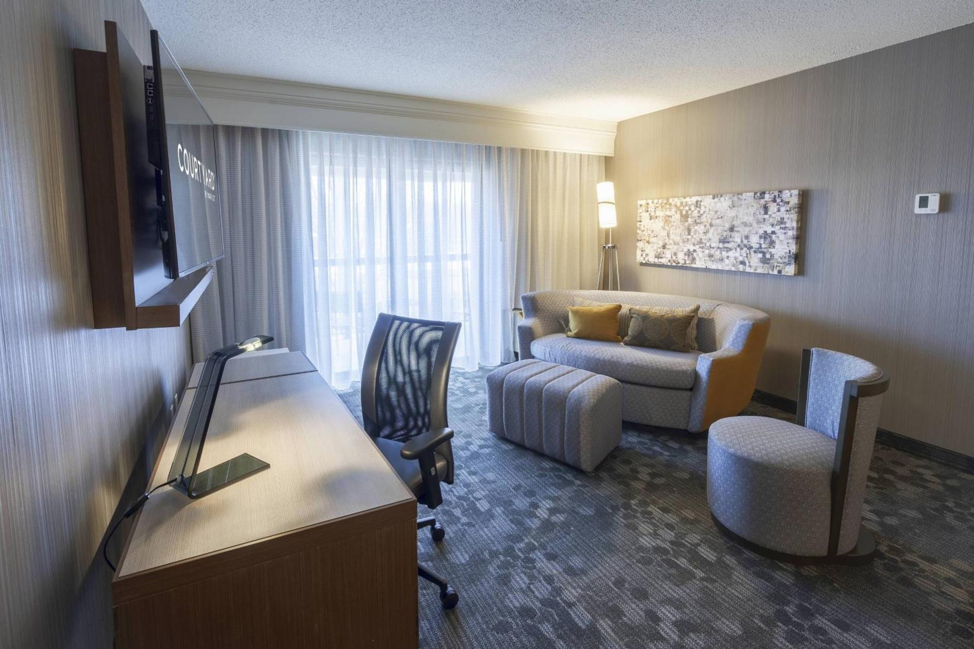 Hotel Courtyard By Marriott Cleveland Willoughby Exterior foto