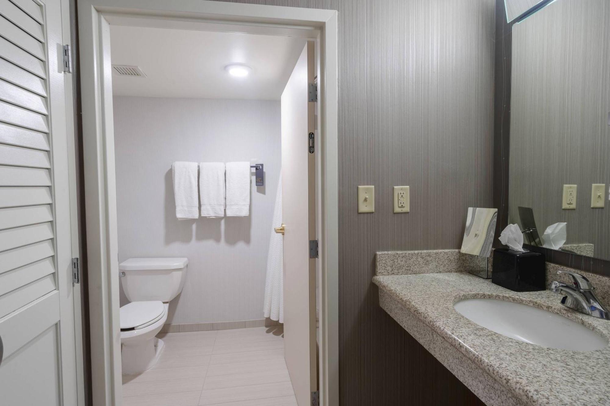 Hotel Courtyard By Marriott Cleveland Willoughby Exterior foto
